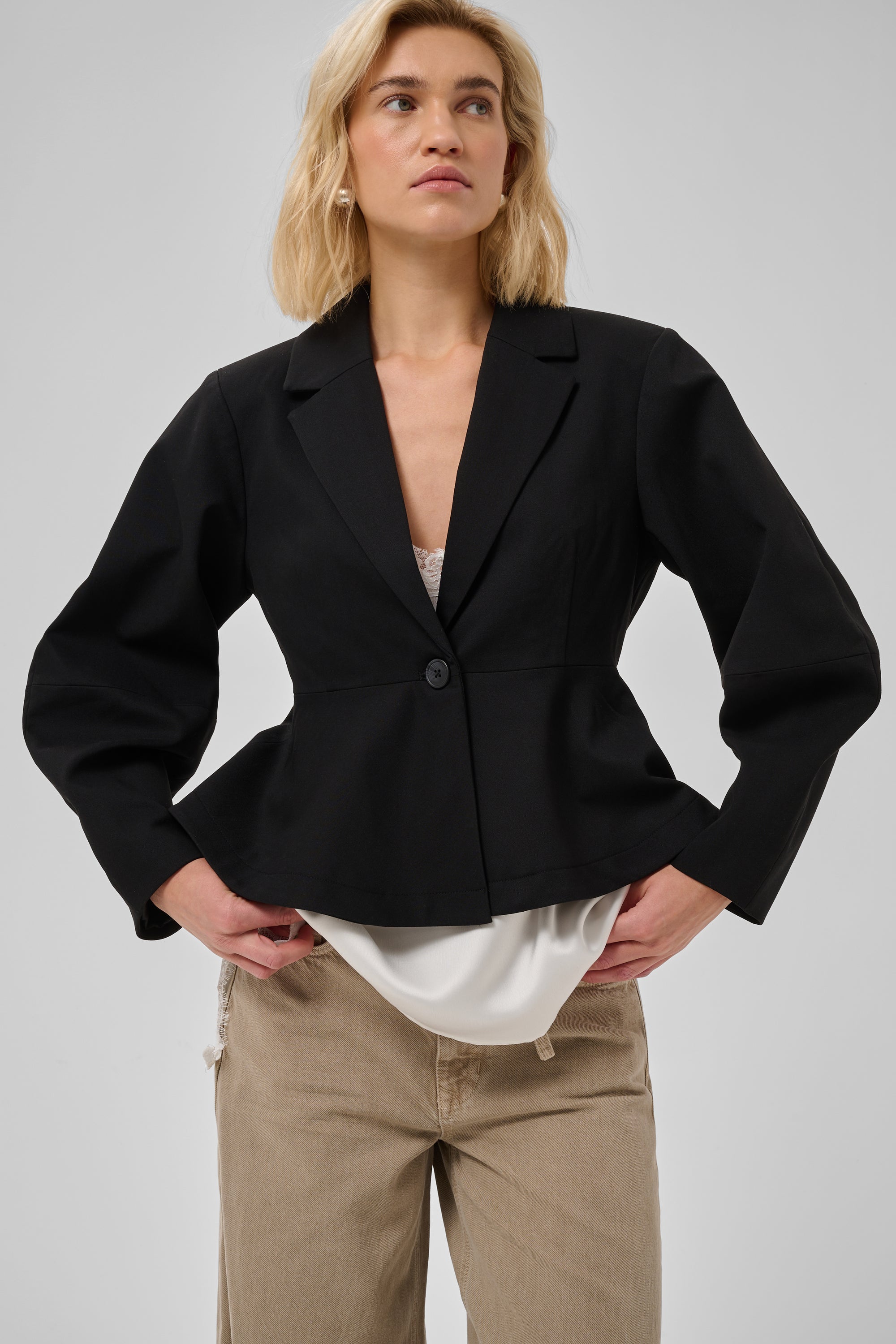MEW Evie Shaped Blazer Black