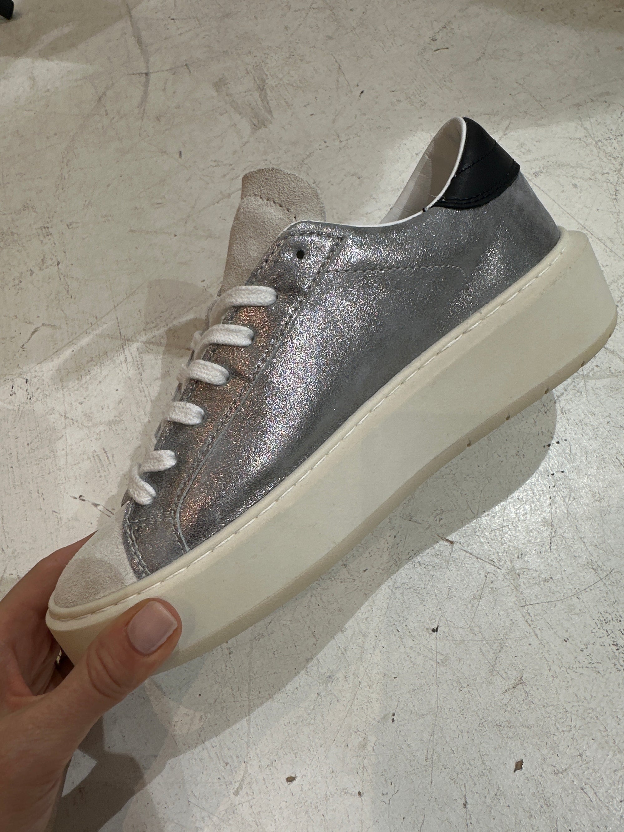 D.A.T.E. Hill Low Platform Stardust Metal Gun